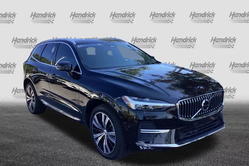2023 Volvo XC60 Plus photo 1
