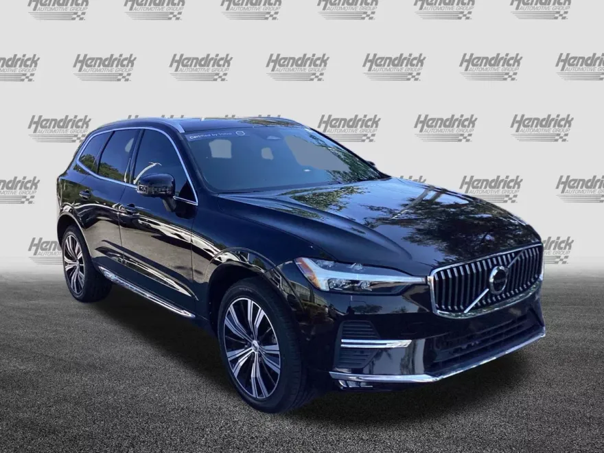 2023 Volvo XC60 Plus photo 1
