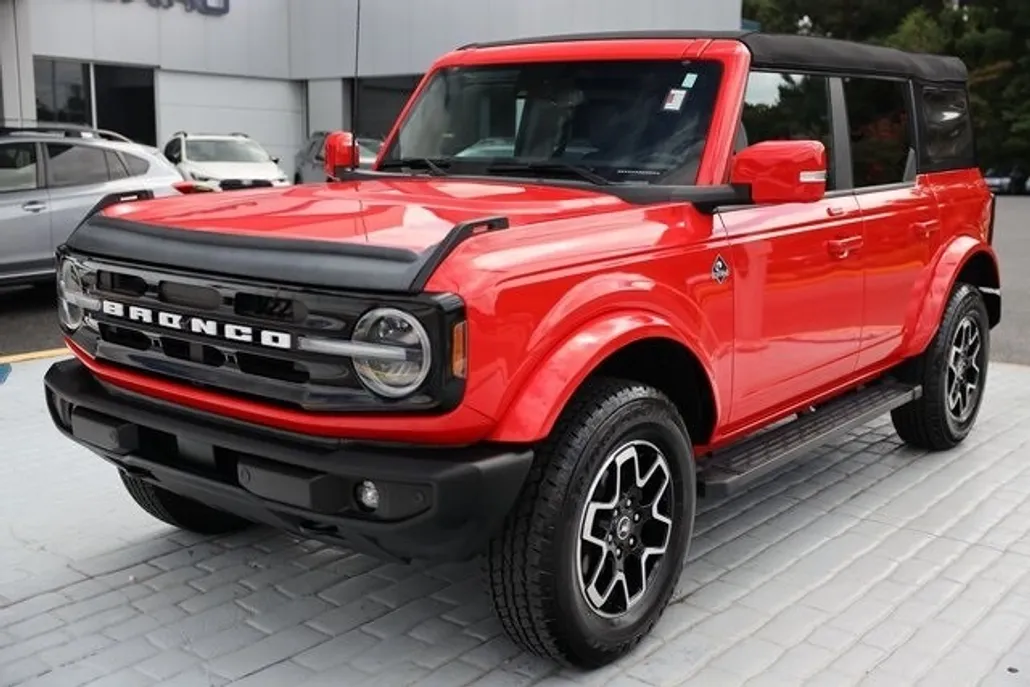 2023 Ford Bronco Outer Banks photo 1