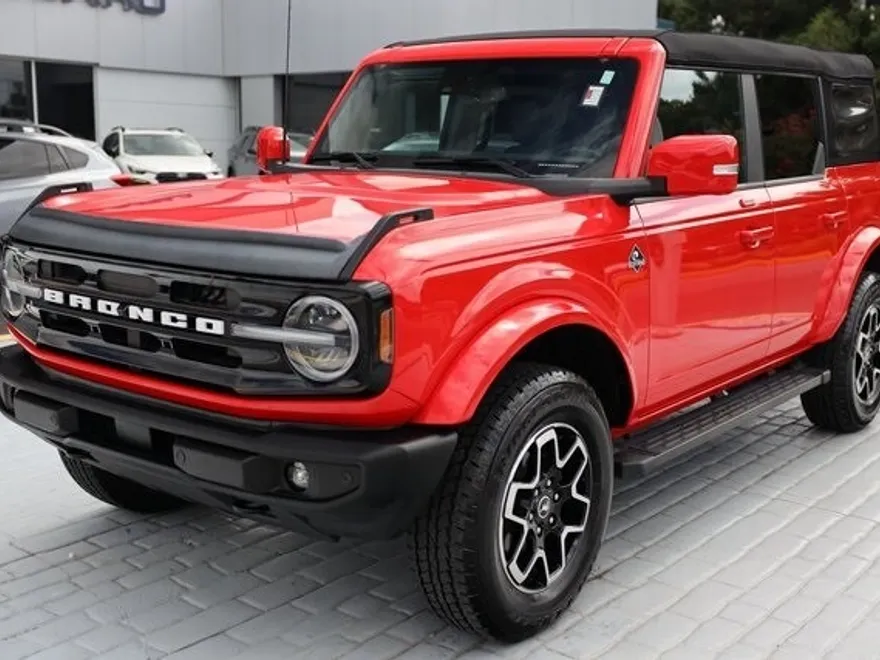 2023 Ford Bronco Outer Banks photo 1