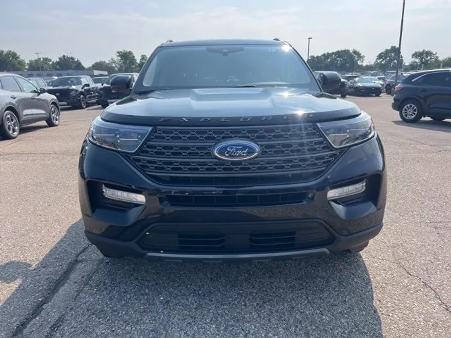 2022 Ford Explorer XLT photo 1