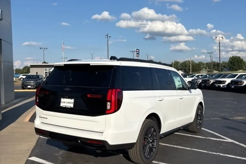 2025 Ford Expedition Platinum photo 1