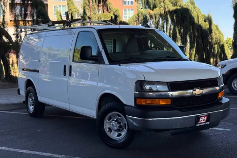 2016 Chevrolet Express 3500 Cargo Van photo 1