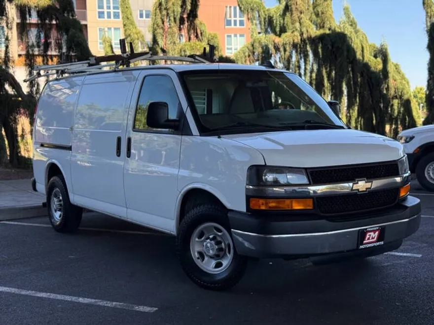 2016 Chevrolet Express 3500 Cargo Van photo 1