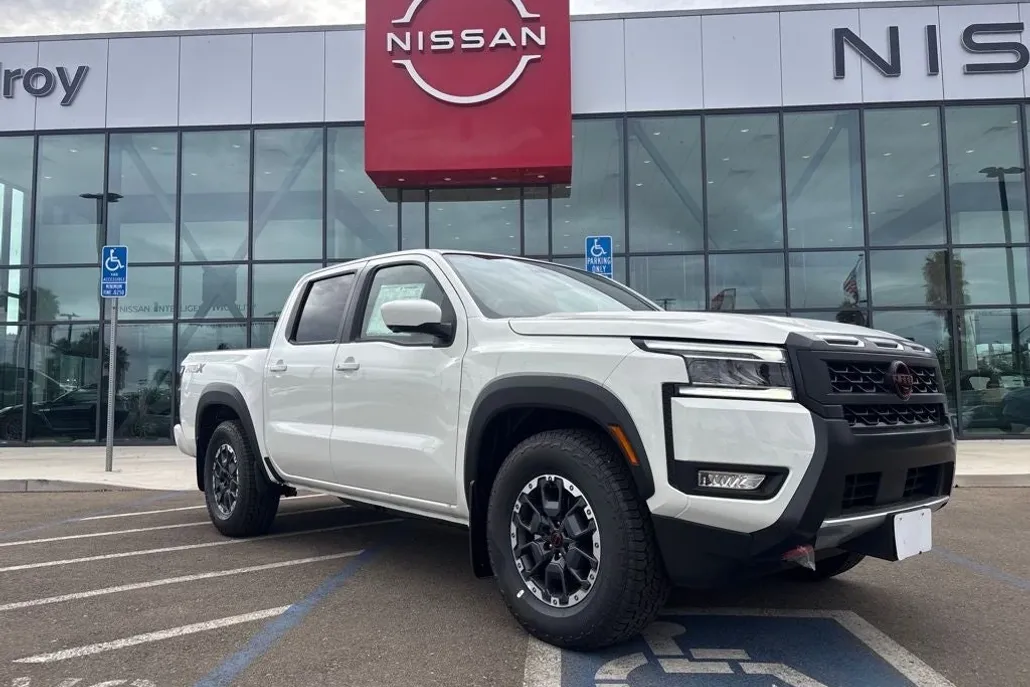2025 Nissan Frontier Crew Cab PRO-X photo 1