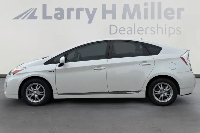 2011 Toyota Prius Three photo 1
