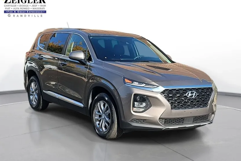 2019 Hyundai Santa Fe SE photo 1