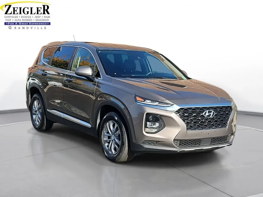 2019 Hyundai Santa Fe SE photo 1