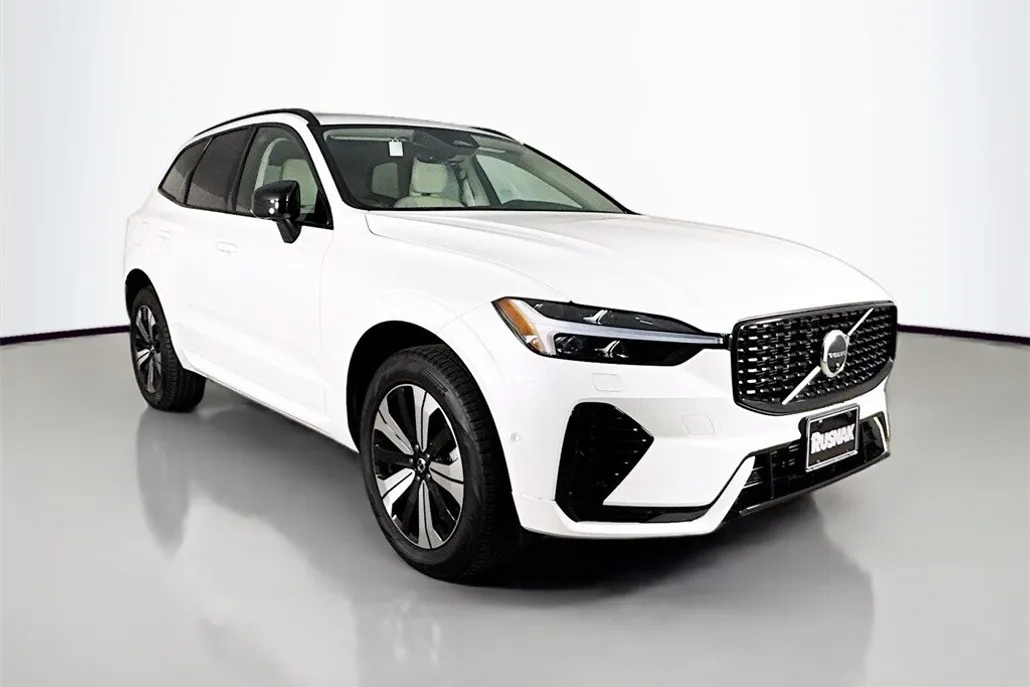 2025 Volvo XC60 Hybrid T8 Plus photo 1
