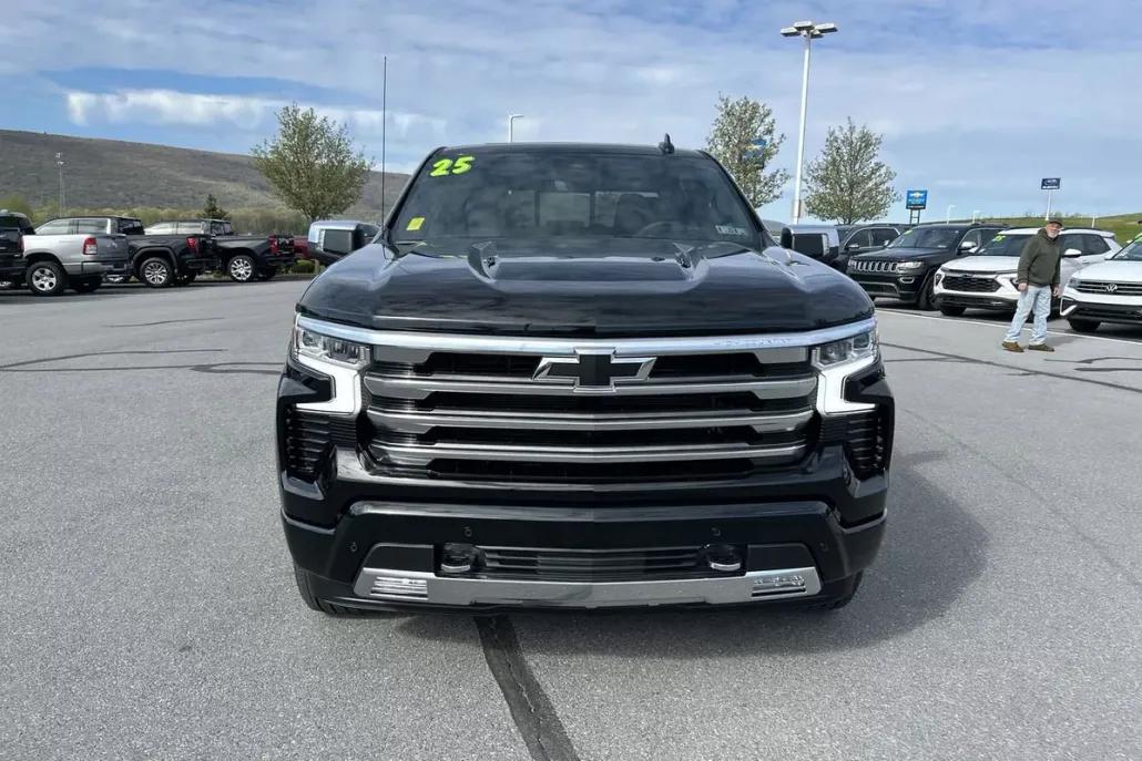2025 Chevrolet Silverado 1500 High Country photo 1