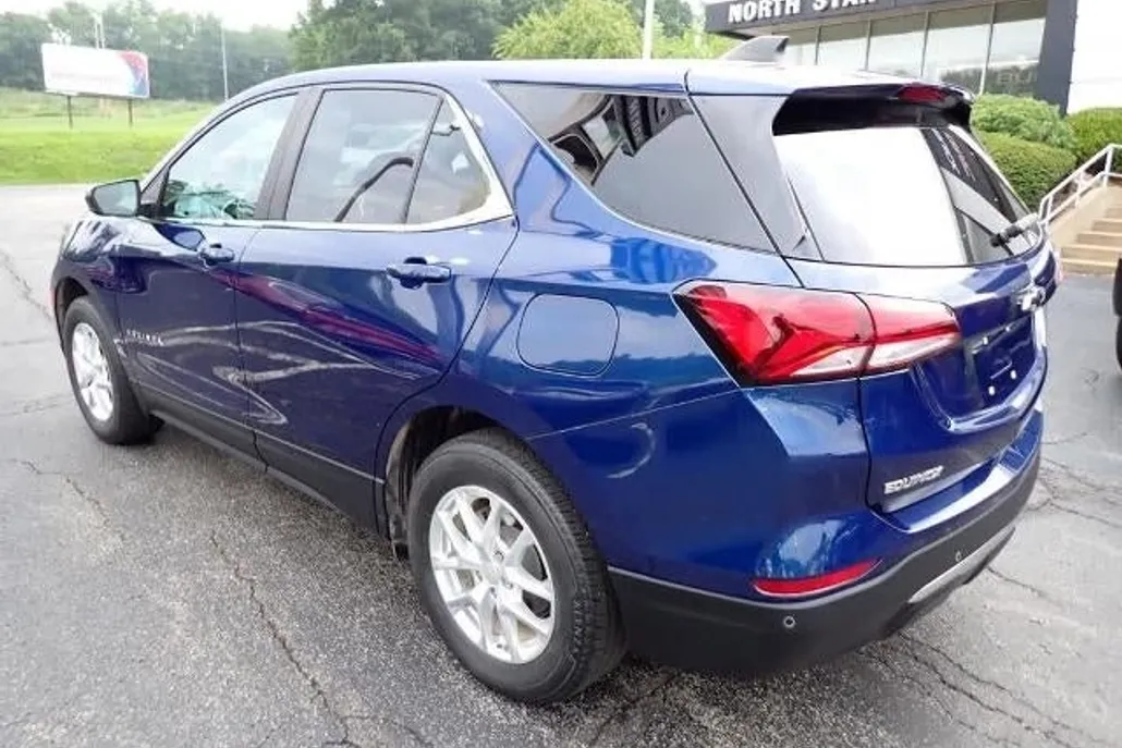 2022 Chevrolet Equinox LT photo 1