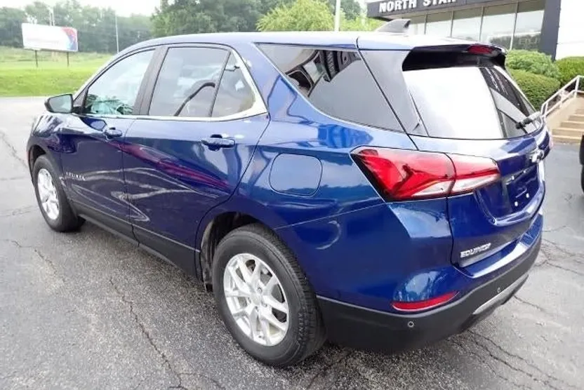 2022 Chevrolet Equinox LT photo 1