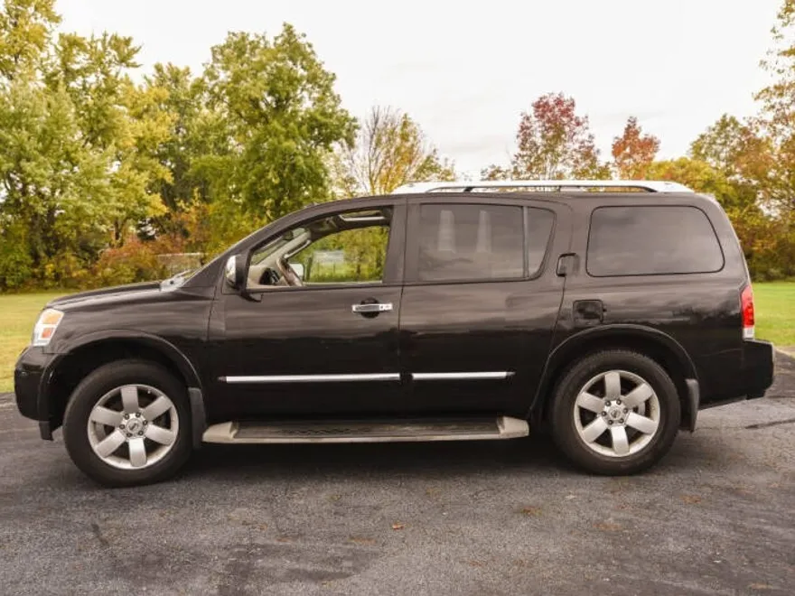 2011 Nissan Armada SL photo 1