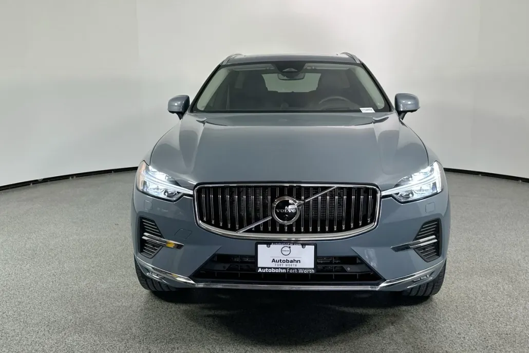 2023 Volvo XC60 B5 Ultimate photo 1