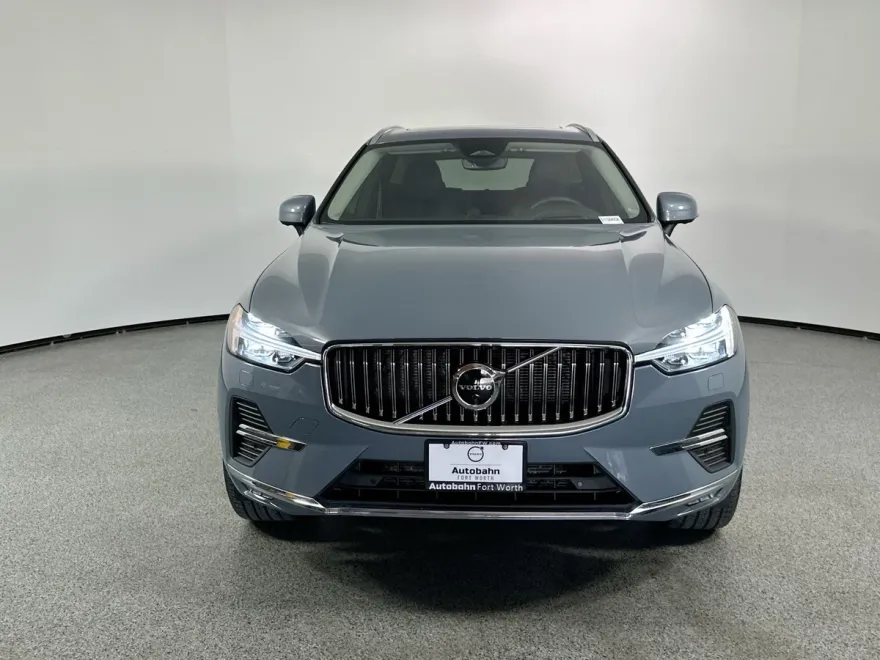 2023 Volvo XC60 B5 Ultimate photo 1