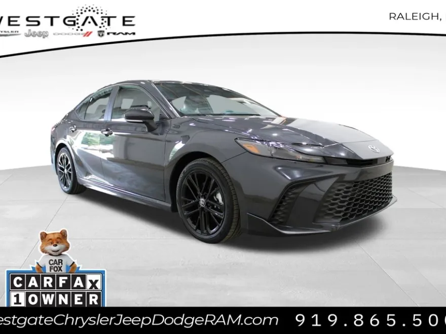 2025 Toyota Camry SE photo 1