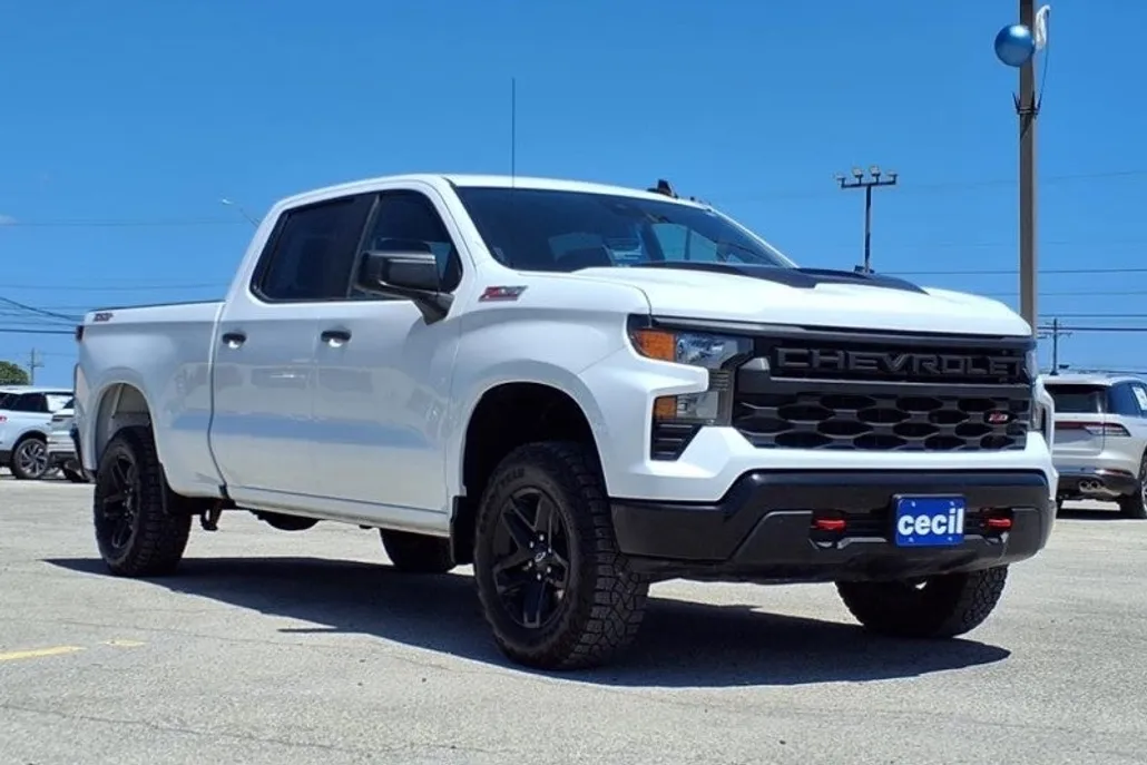 2023 Chevrolet Silverado 1500 Custom Trail Boss photo 1