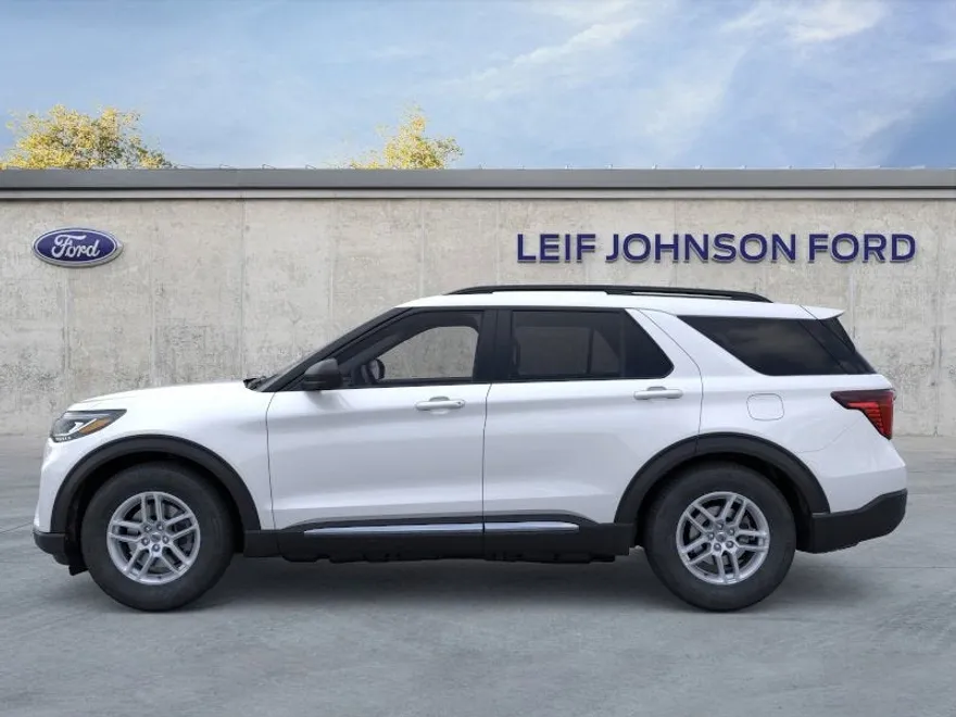 2025 Ford Explorer photo 1