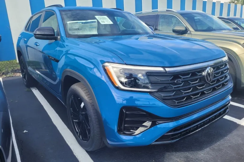 2025 Volkswagen Atlas Cross Sport SEL R-Line photo 1