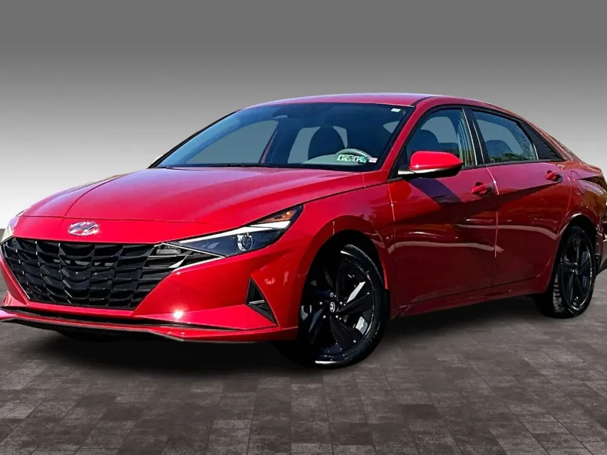 2023 Hyundai Elantra SEL photo 1