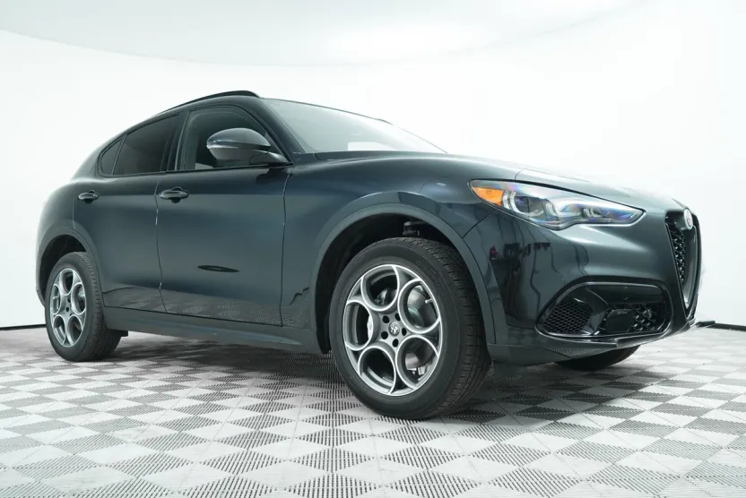 2025 Alfa Romeo Stelvio photo 1
