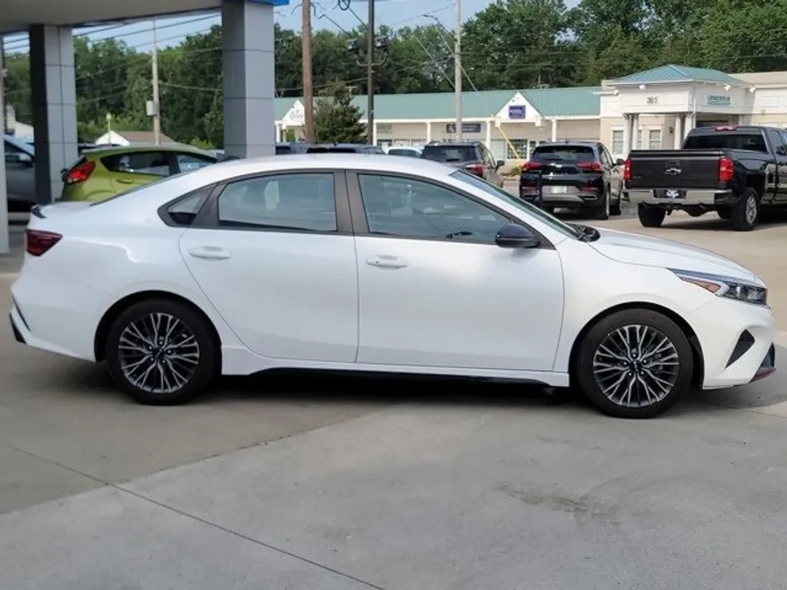 2024 Kia Forte GT-Line photo 1