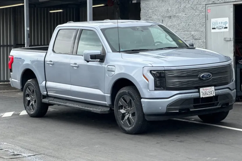 2022 Ford F-150 Lightning Lariat photo 1