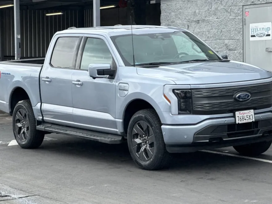 2022 Ford F-150 Lightning Lariat photo 1