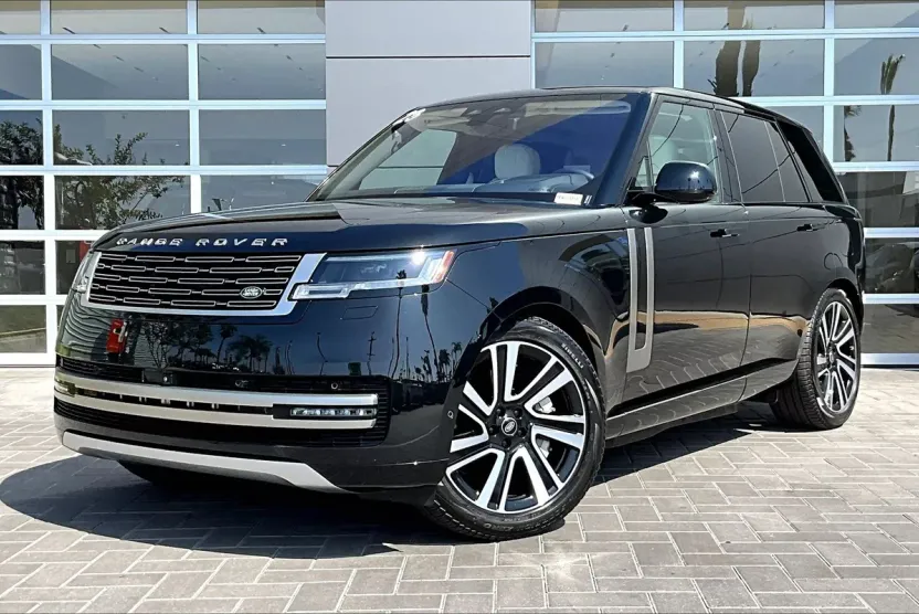 2023 Land Rover Range Rover SE photo 1
