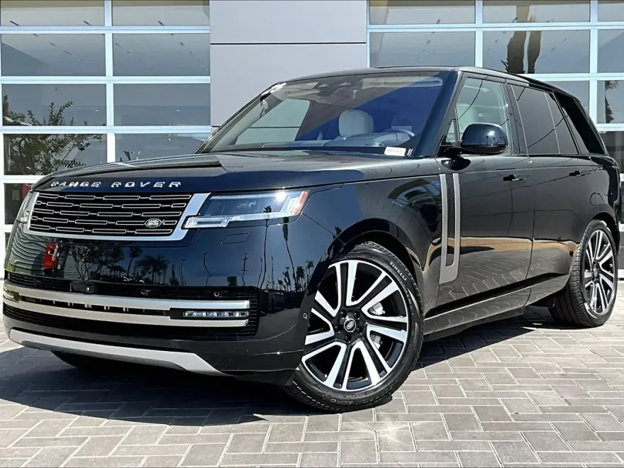 2023 Land Rover Range Rover SE photo 1
