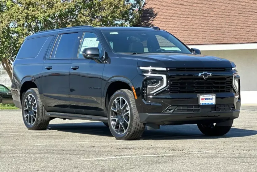 2025 Chevrolet Suburban RST photo 1