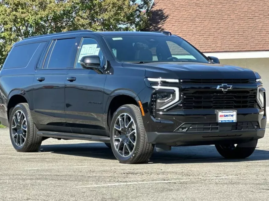 2025 Chevrolet Suburban RST photo 1