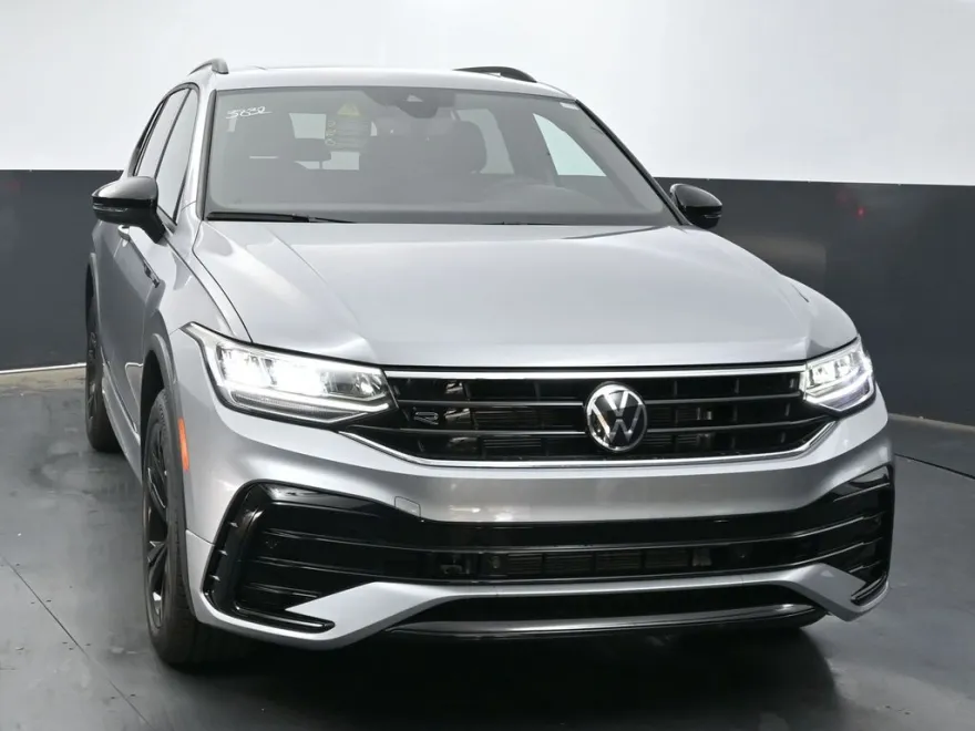 2024 Volkswagen Tiguan SE R-Line Black photo 1