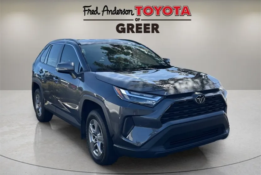 2024 Toyota RAV4 XLE photo 1