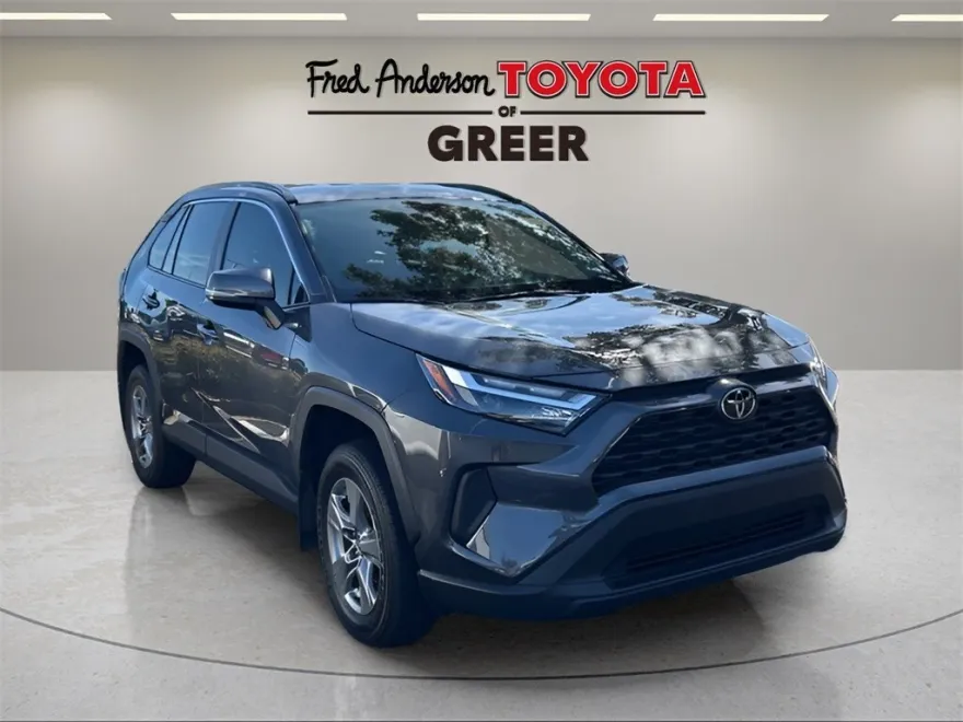 2024 Toyota RAV4 XLE photo 1