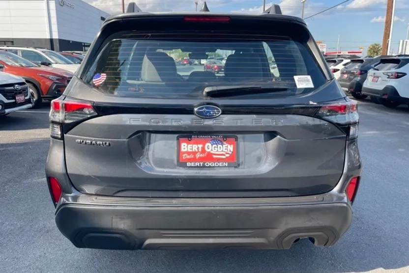2025 Subaru Forester Base photo 1
