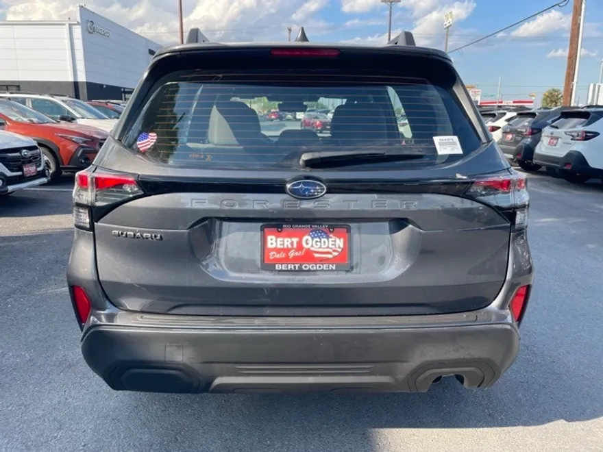 2025 Subaru Forester Base photo 1