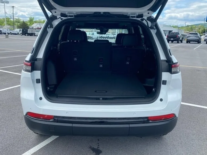 2025 Jeep Grand Cherokee Limited photo 1