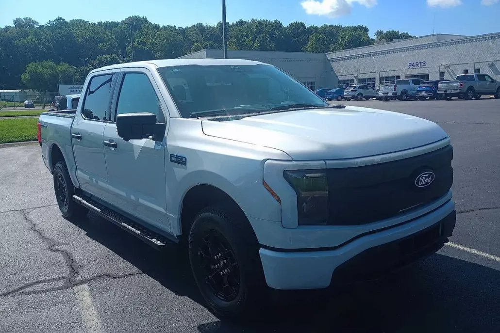 2025 Ford F-150 Lightning XLT photo 1