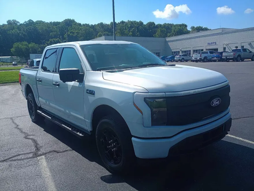 2025 Ford F-150 Lightning XLT photo 1