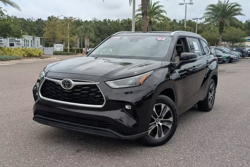 2022 Toyota Highlander XLE photo 1