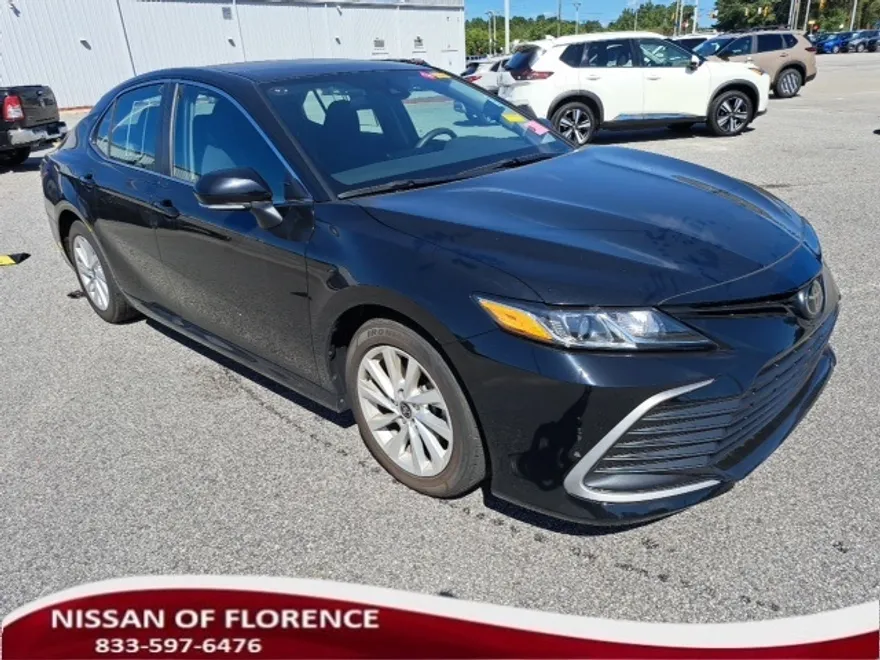 2023 Toyota Camry LE photo 1