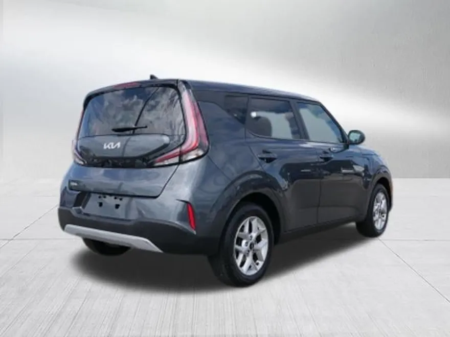 2023 Kia Soul LX photo 1
