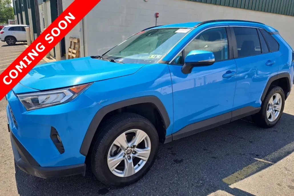 2021 Toyota RAV4 XLE photo 1