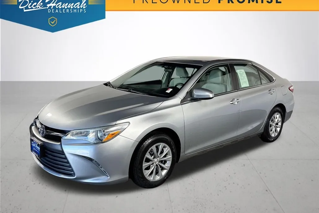 2016 Toyota Camry LE photo 1