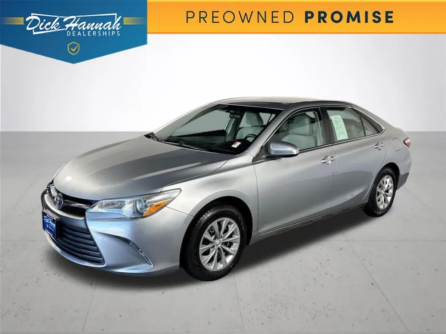 2016 Toyota Camry LE photo 1