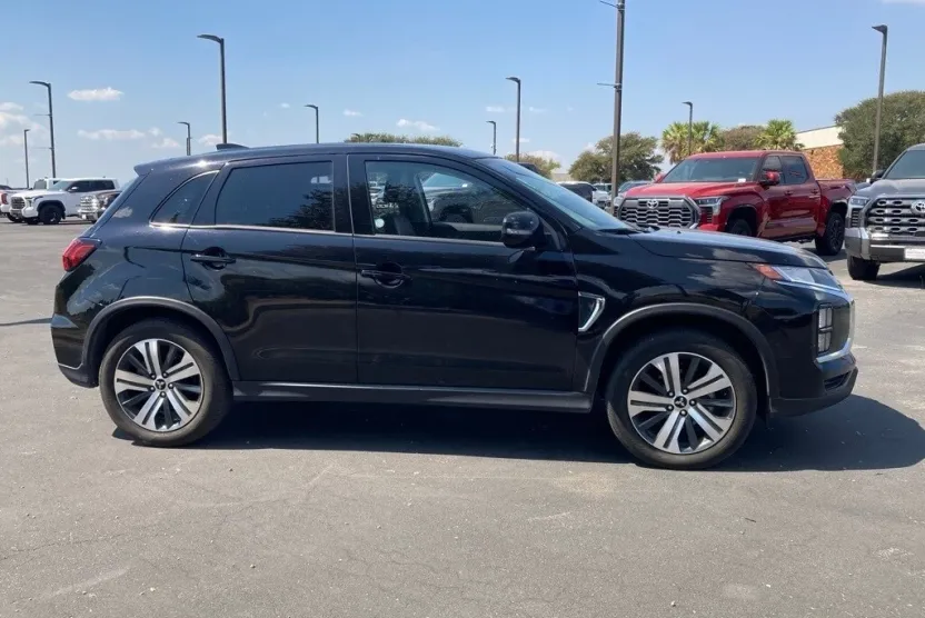 2024 Mitsubishi Outlander Sport SE photo 1