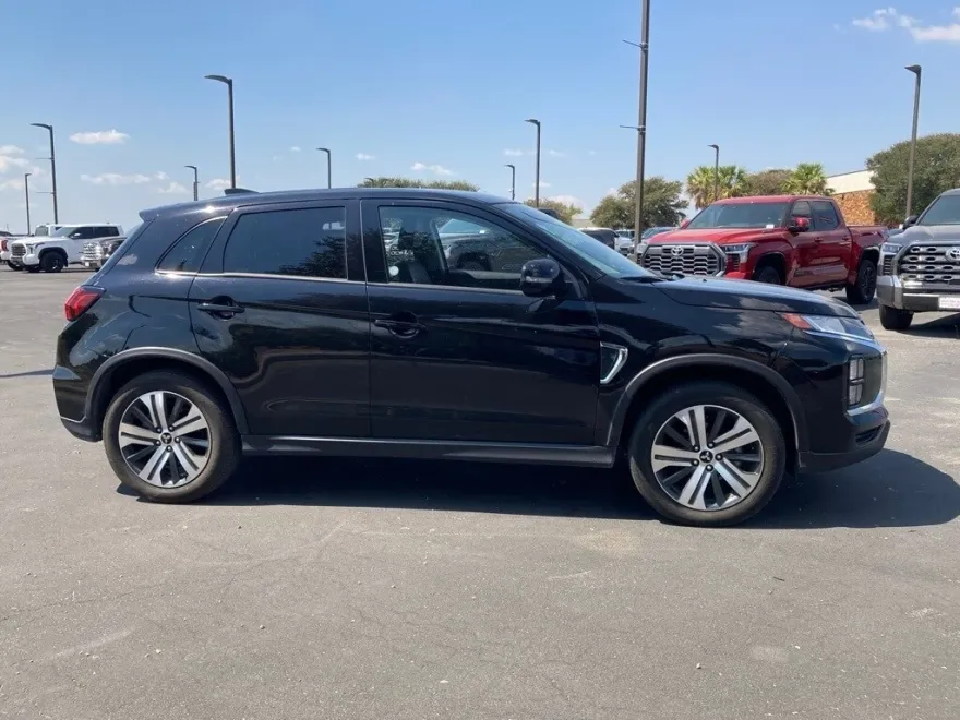 2024 Mitsubishi Outlander Sport SE photo 1