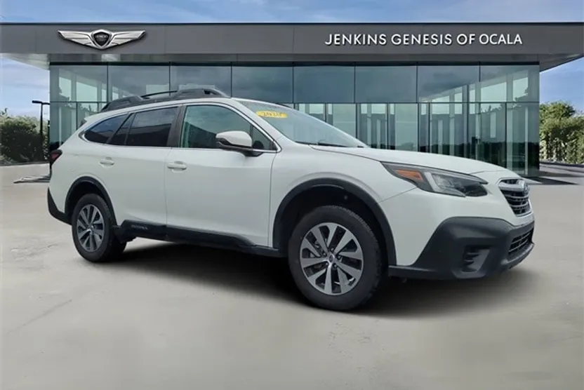 2020 Subaru Outback Premium photo 1