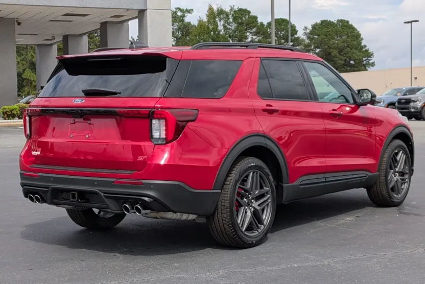 2025 Ford Explorer ST photo 1